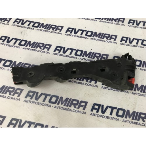 Кронштейн переднього бамперу лівий Opel Zafira B 2008-2011 13124997